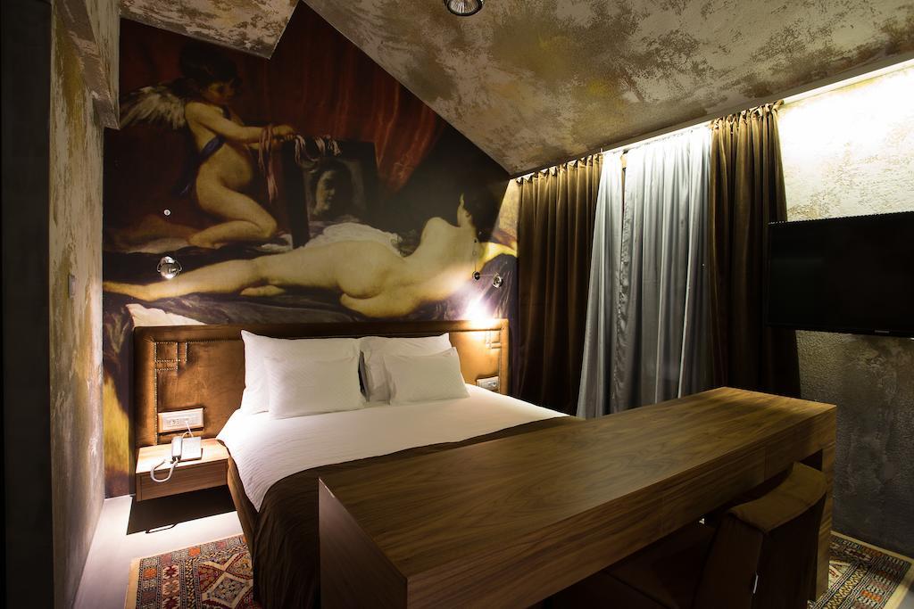 فندق هميرا بودغوريتْسا المظهر الخارجي الصورة A room at the hotel