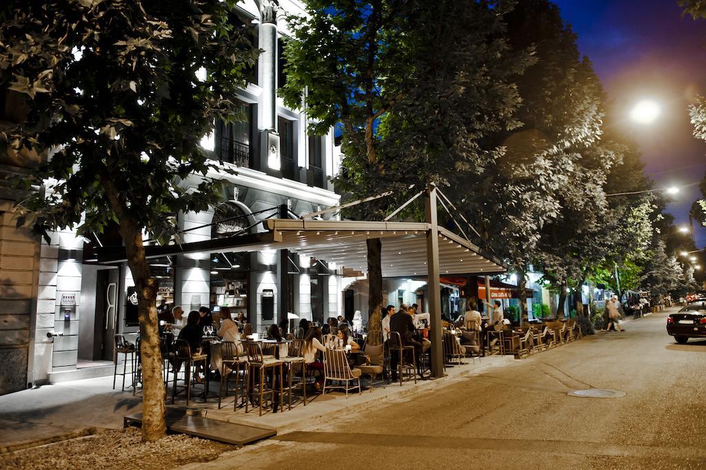 فندق هميرا بودغوريتْسا المظهر الخارجي الصورة The restaurant in 2012