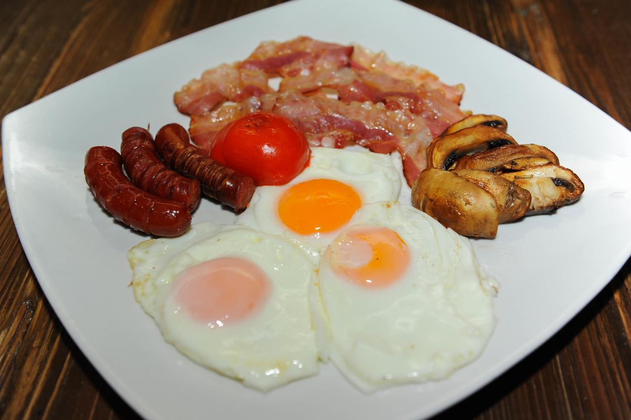 فندق هميرا بودغوريتْسا المظهر الخارجي الصورة English breakfast
