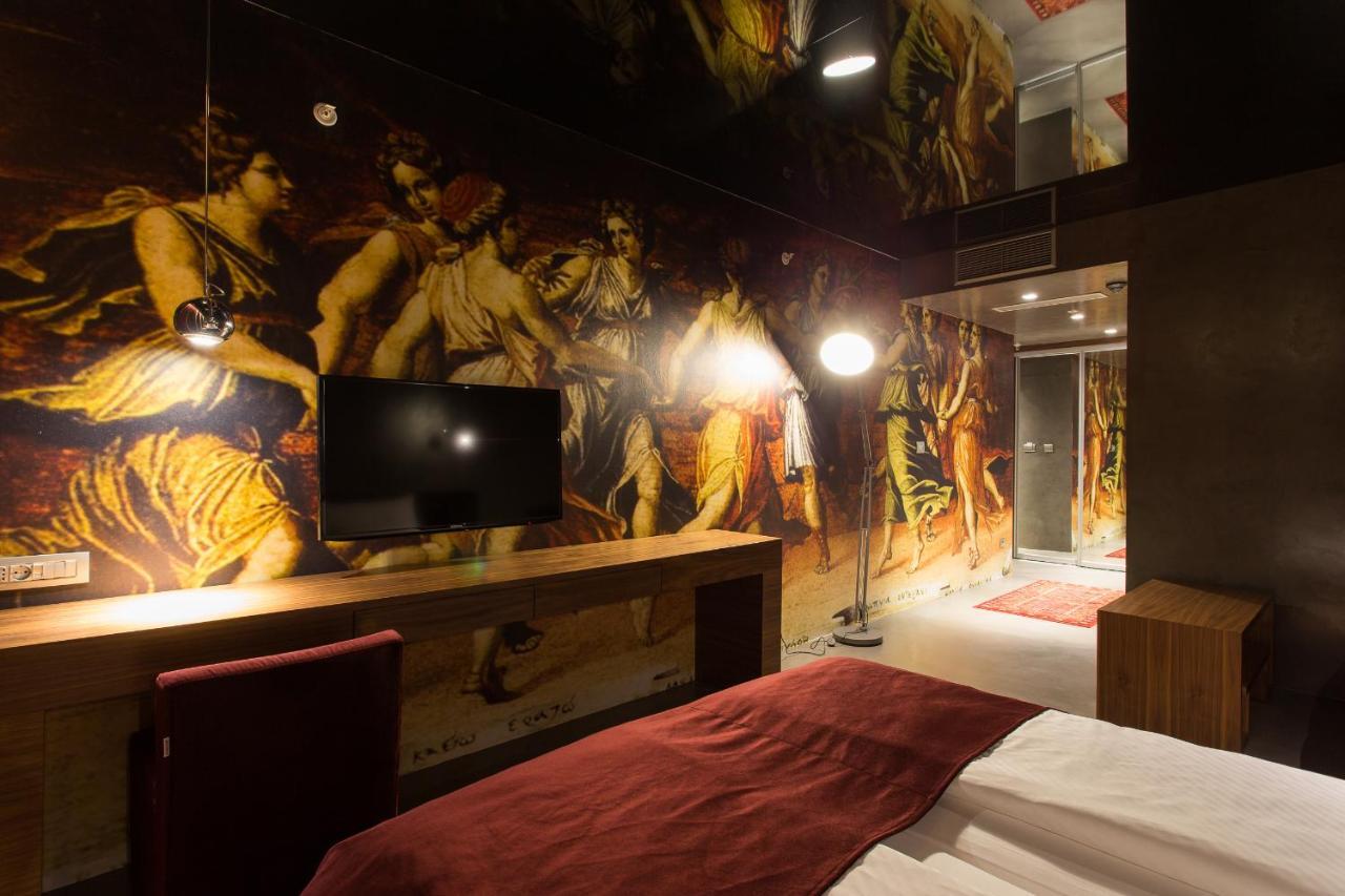 فندق هميرا بودغوريتْسا الغرفة الصورة A room at the hotel